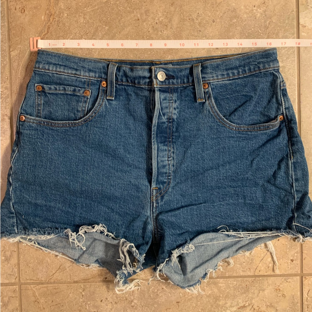 Levi’s Women’s 501 Original Shorts in Jive Stone Medium Blue Wash Denim Size 33 - Picture 5 of 11
